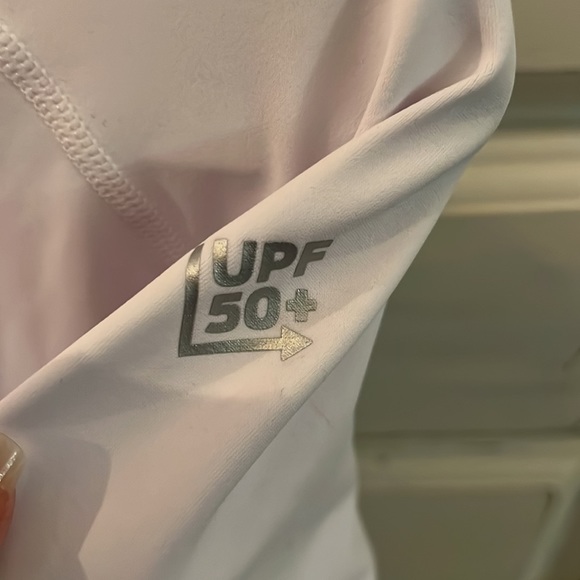 BNWT Platinum Sun Rash Guard - Picture 4 of 9